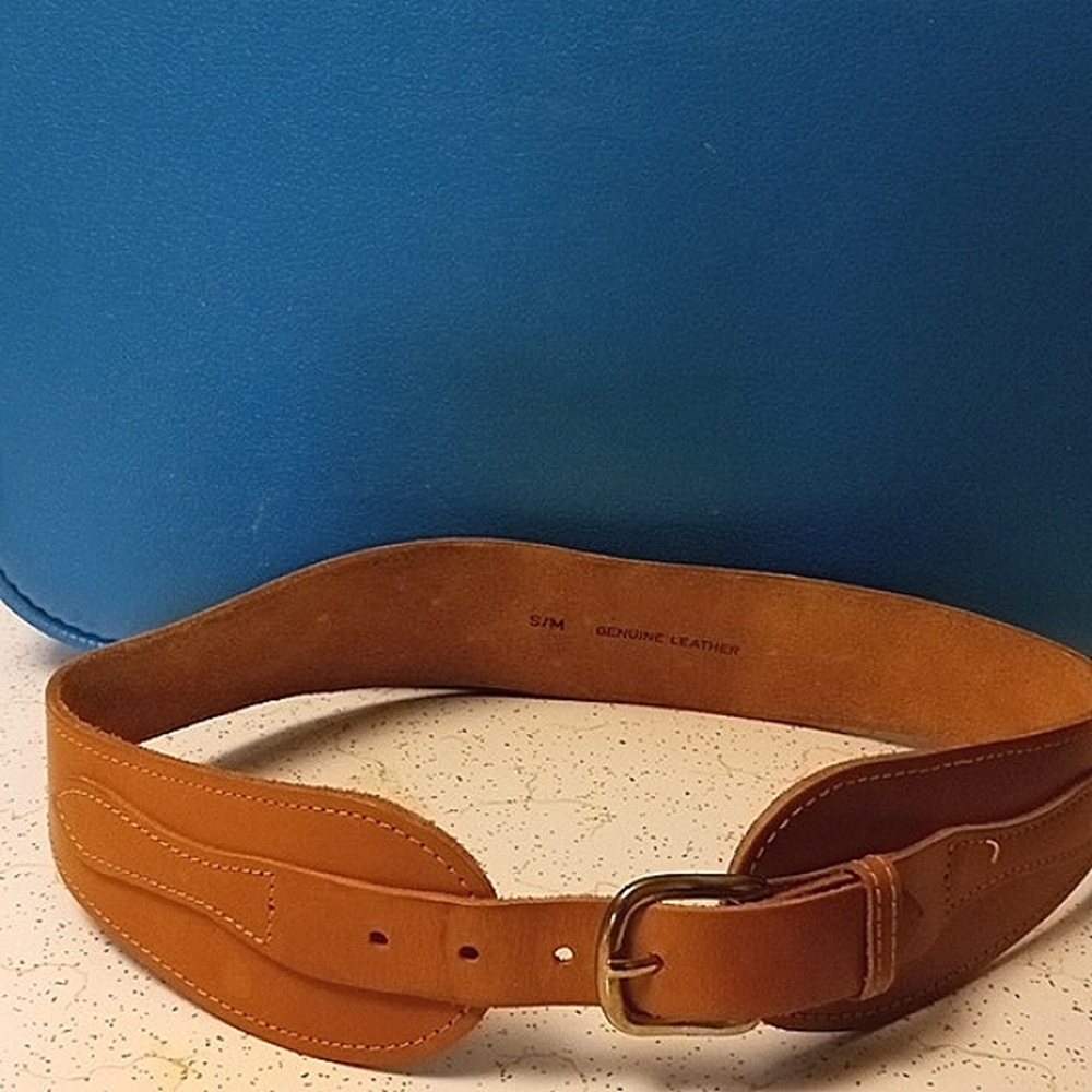 All leather women's belt great with sundress give it a pop size S/M